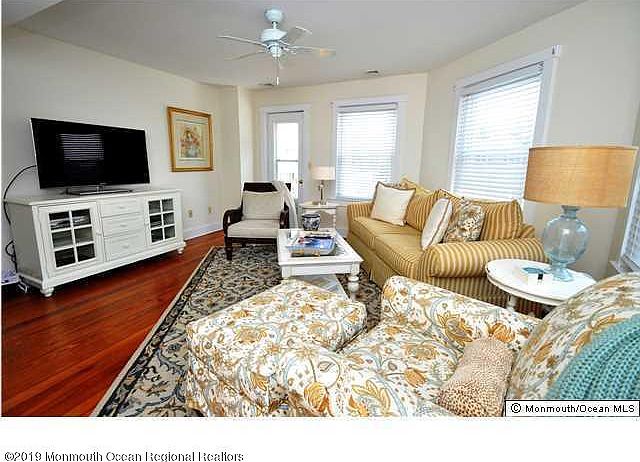 2nd image of 555 Washington Blvd APT 2S