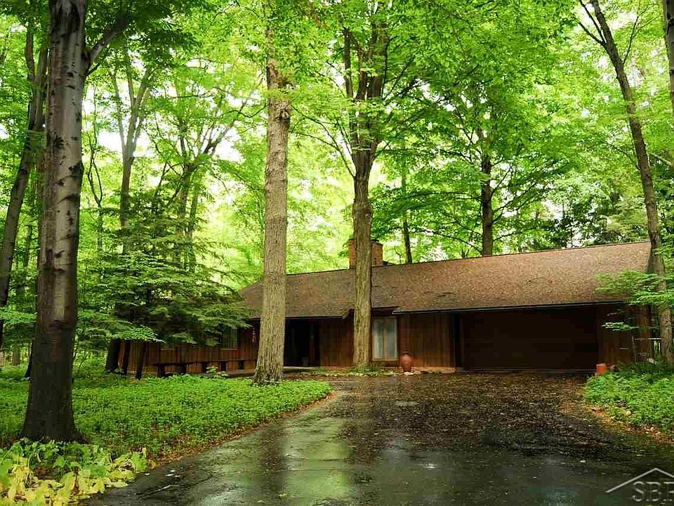 1st image of 8530 Hornbeam Ln