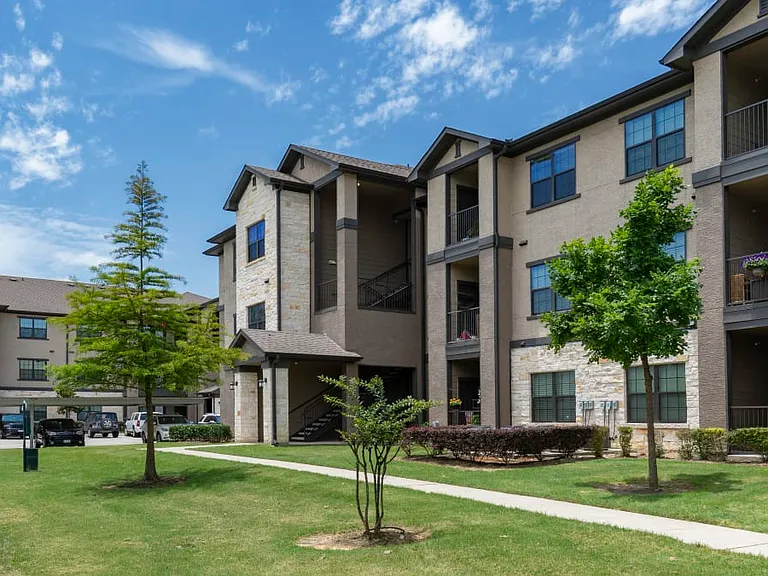 West Creek Apartments — Photo 70