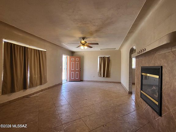 3rd image of 3042 N Park Ave
