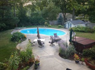 1921 Dell Cove Dr, Fort Wayne, IN 46804