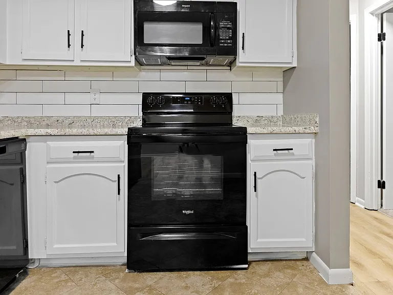 The Lenox Apartment Homes — Photo 41