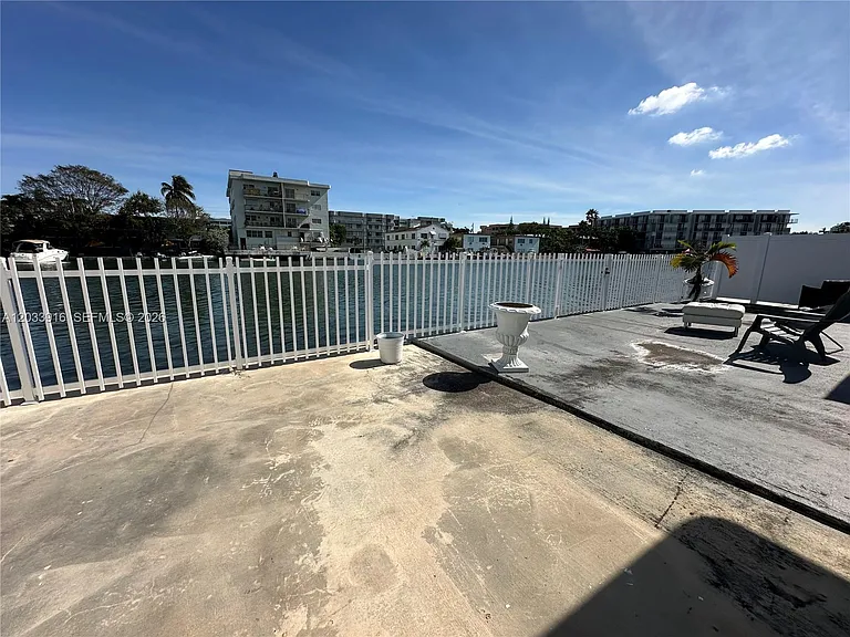 8205 Crespi Blvd #3 — Photo 13