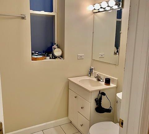 5th image of 2841 N Albany Ave #1