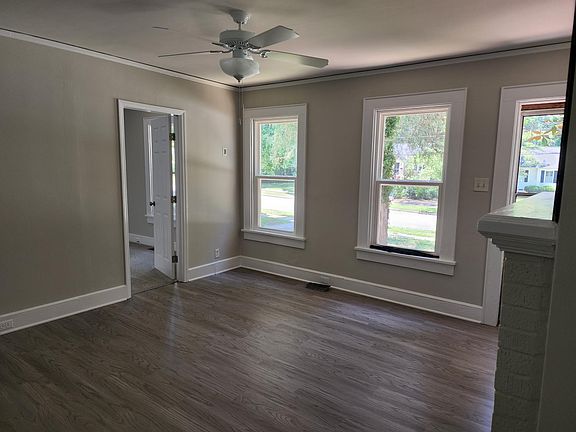 3rd image of 740 Hawthorne Ln