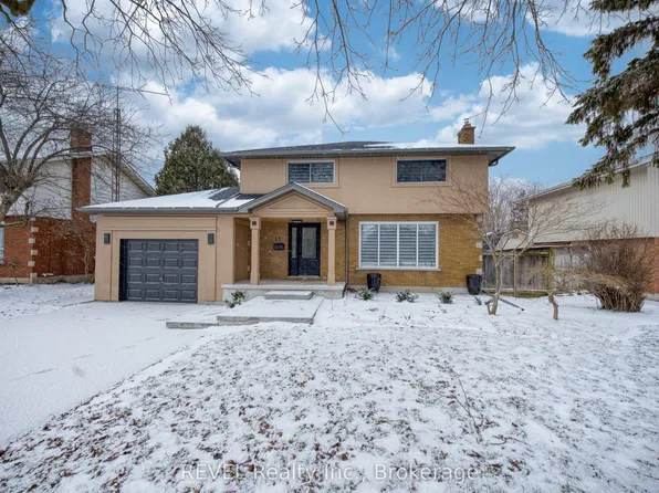 19 Claremount Cir N, Welland, ON L3C 2P4