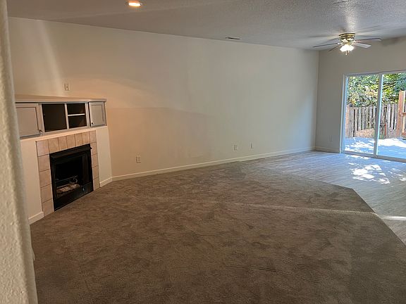 4th image of 3142 SE Merriweather Dr