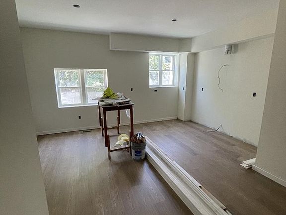 4th image of 1224 Empire Ave