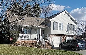 610 Crystal Ct photo 1