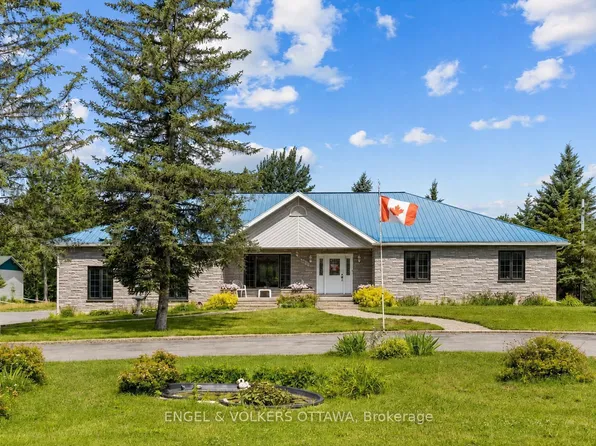 3805 Big Rideau Lake Rd, Rideau Lakes, ON K0G 1V0