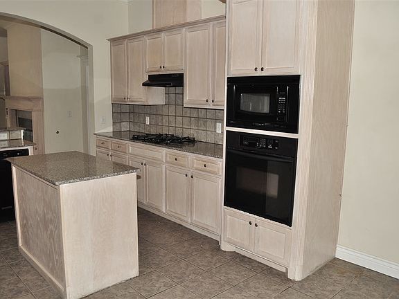 4th image of 15801 Darlington Ct