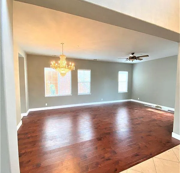 1129 Platinum St — Photo 15