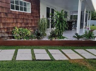 290 NW 92nd Ave, Pembroke Pines, FL 33024