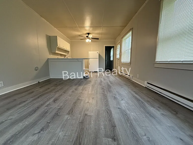 521-527 W 10th St — Photo 4