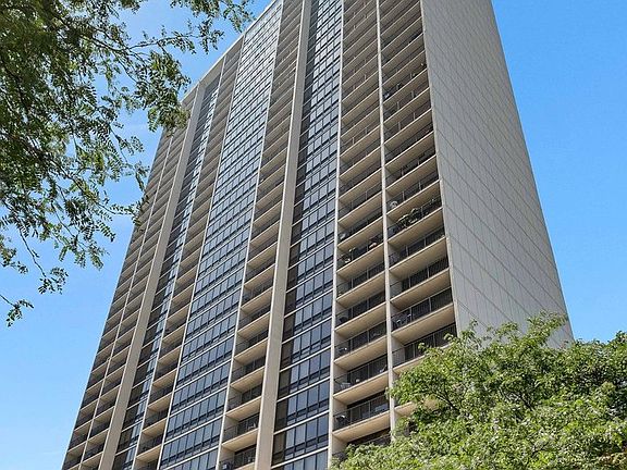 2nd image of 1636 N Wells St APT 412