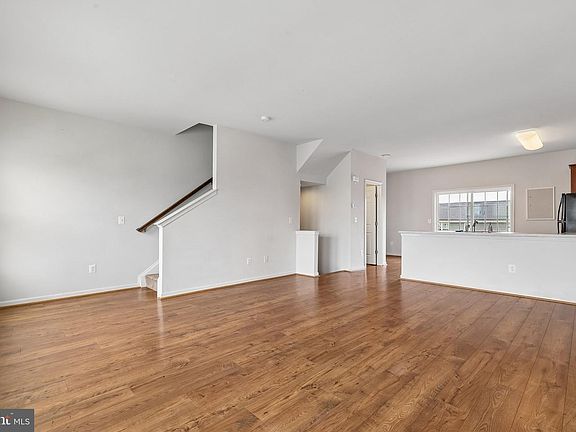 5th image of 215 Starry Way Dr