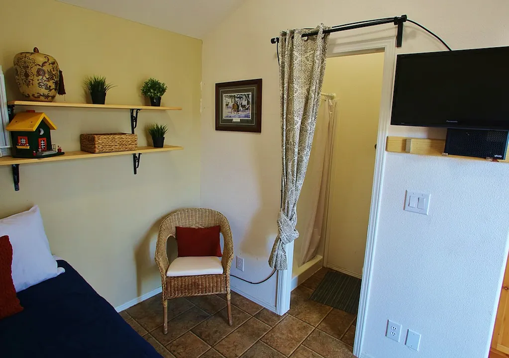 Studio, 133 sqft, $1,050 — Photo 2