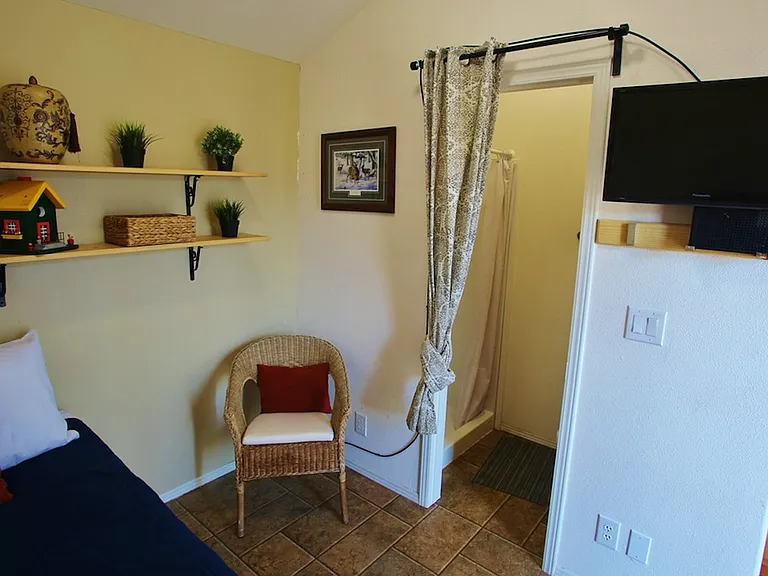 1113 Pine St #11 — Photo 2