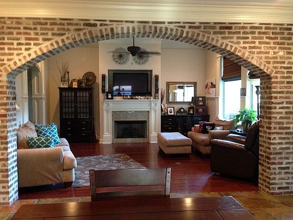 2nd image of 101 Bluebonnet Dr