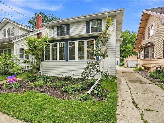 4th image of 422 Sidney St