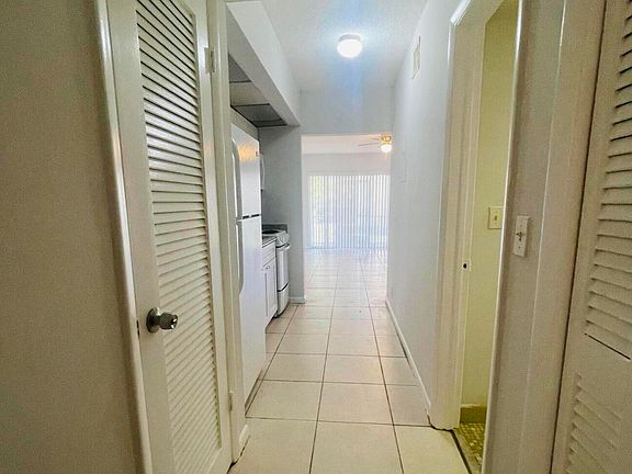 4th image of 628 NW 13th St #120