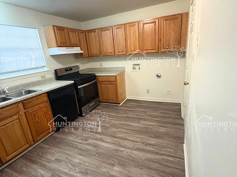 618 Kelly St — Photo 4