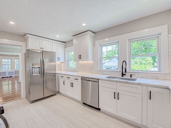 5th image of 54 Verne St