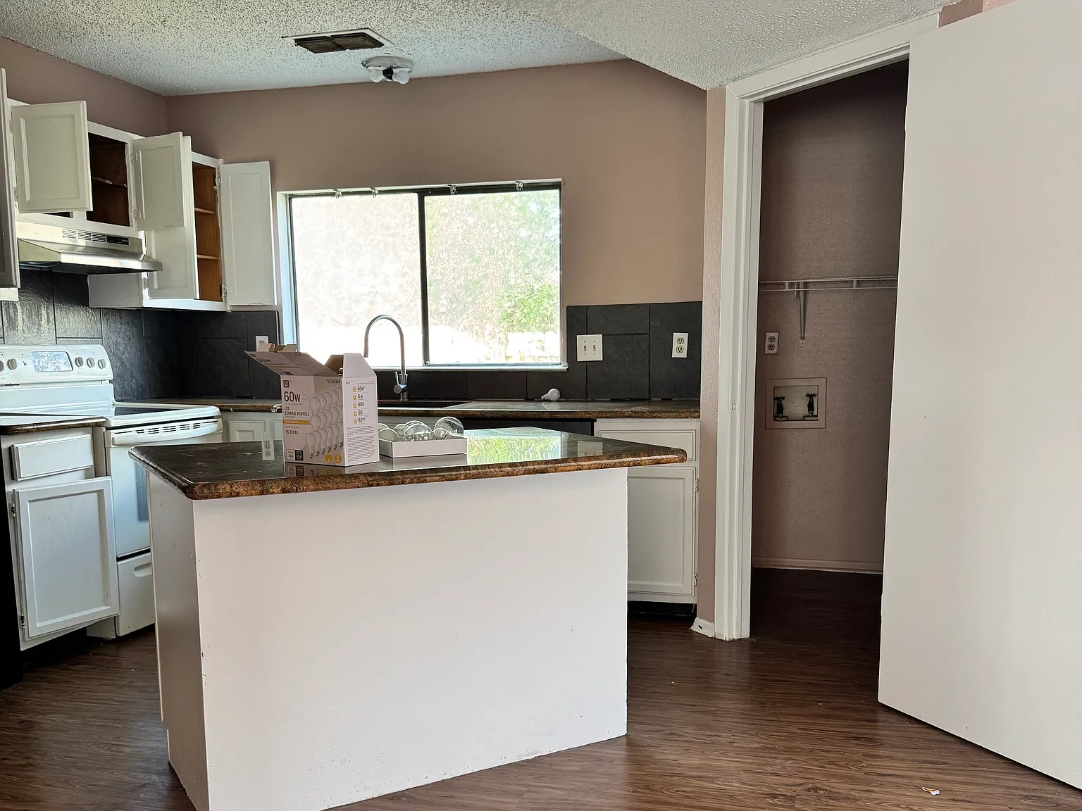 3 bed, 2.5 bath, 1376 sqft, $950 — Photo 3