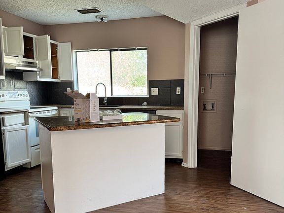 3rd image of 8423 Forest Ridge Dr