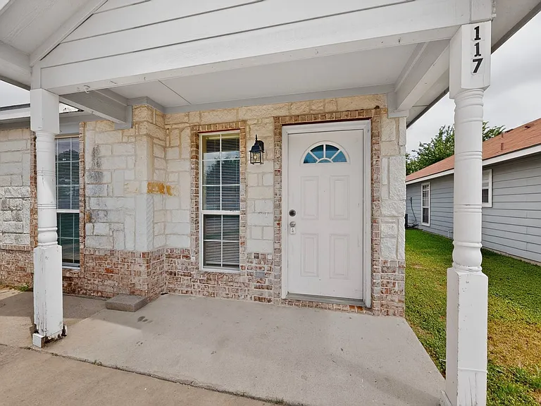 117 W Wilson Ave — Photo 3