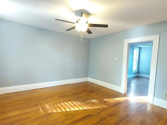 4th image of 602 W 1st St