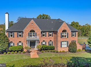 3 Dovecote Ln, Malvern, PA 19355