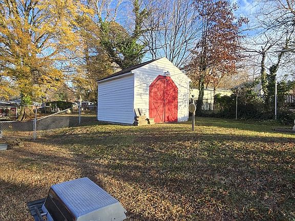 5th image of 139 Bernard Ct