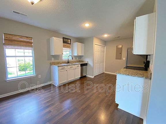 4th image of 5136 Thornton Dr