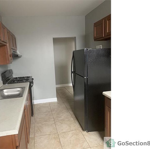 1st image of 7700 S Cornell Ave APT 3