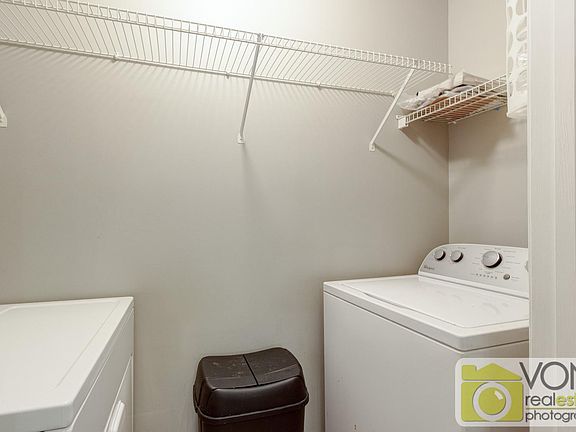 4th image of 1075 Peachtree Walk NE Unit A116
