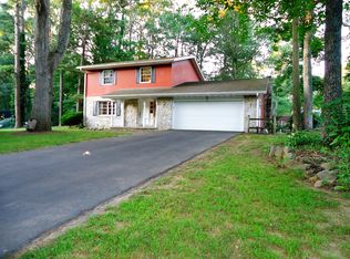 6401 Fairway Dr W, Fayetteville, PA 17222
