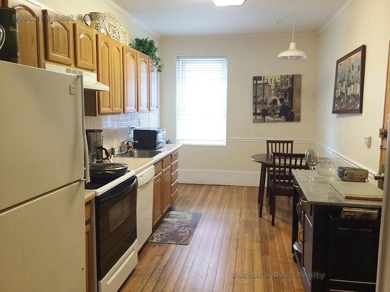 2nd image of 11 Englewood Ave APT 9