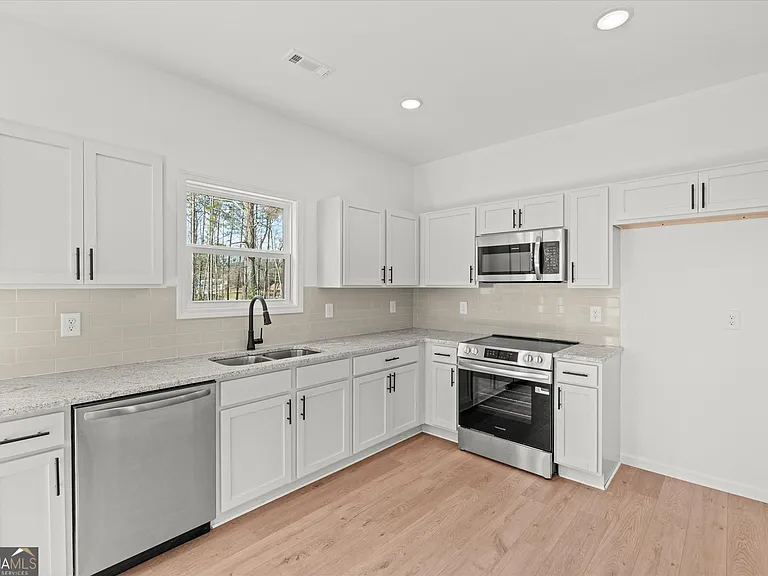 101 Carroll Cir — Photo 7