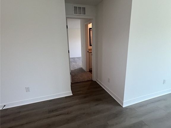 5th image of 448 Burrstone Dr