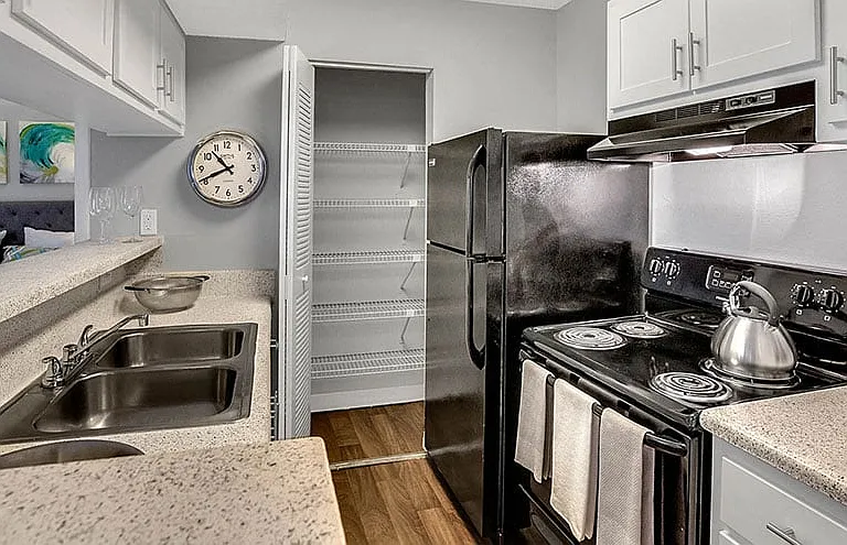 Courtney Cove Apartment Homes — Photo 5
