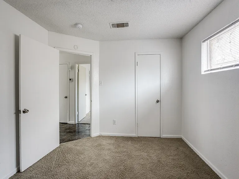 Lavender Apartments — Photo 11