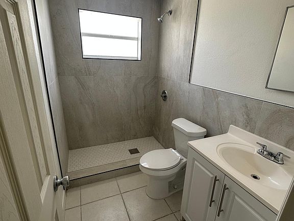 3rd image of 422 Caroline Ave #424