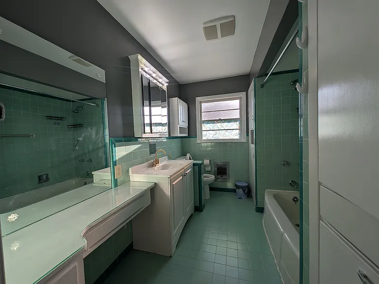 2250 S Hillside St — Photo 10