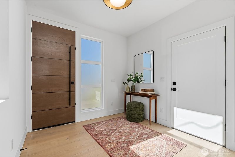 3rd image of 1520 NE 113th Street