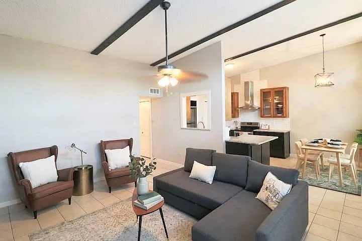 2 bed, 1045 sqft, $2,300 — Photo 3