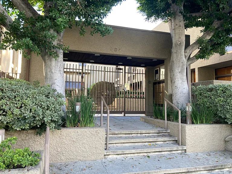 484 E California Blvd #43 — Photo 1