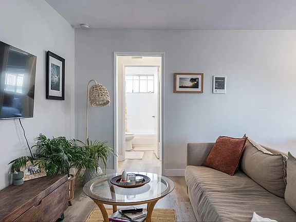 5th image of 1524 Missouri St #8