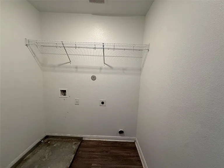 140 Maywood Ln — Photo 17