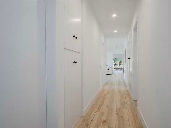 5th image of 1376 Feather Ave